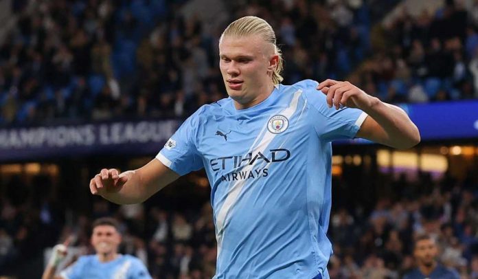 Erling Haaland merayakan golnya ke gawang Napoli