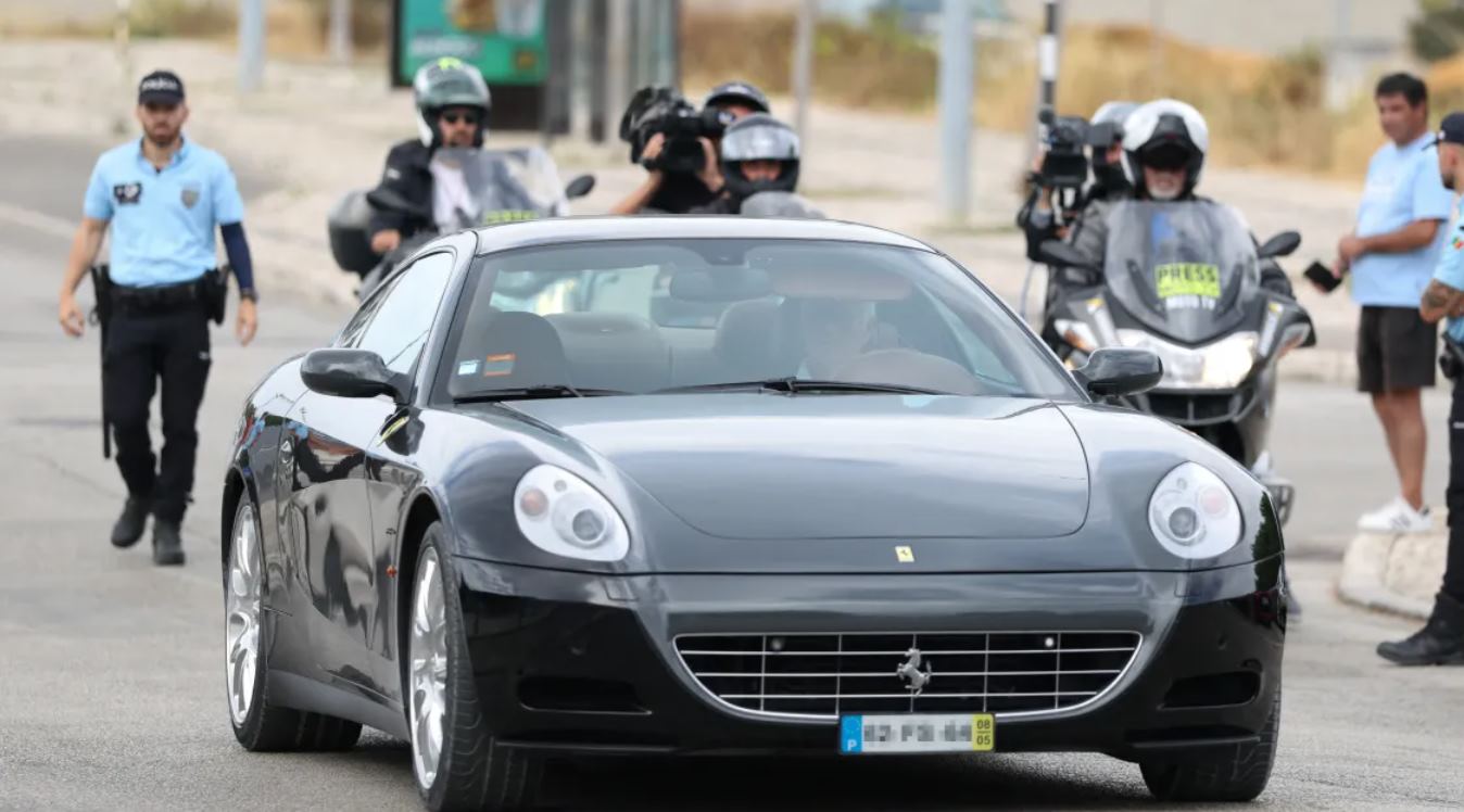 Ferrari milik Jose Mourinho mobil hadia dari Roman Abramovich Ferrari milik Jose Mourinho mobil hadia dari Roman Abramovich