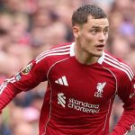 Florian Wirtz menggiring bola di laga Liverpool vs Everton