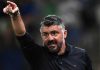 Gennaro Gattuso memberi instruksi pada pemain Italia