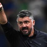 Gennaro Gattuso memberi instruksi pada pemain Italia