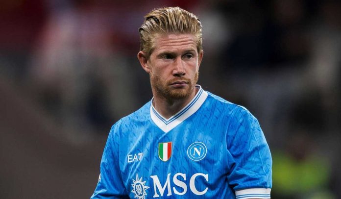 Gestur Kevin de Bruyne di laga AC Milan vs Napoli