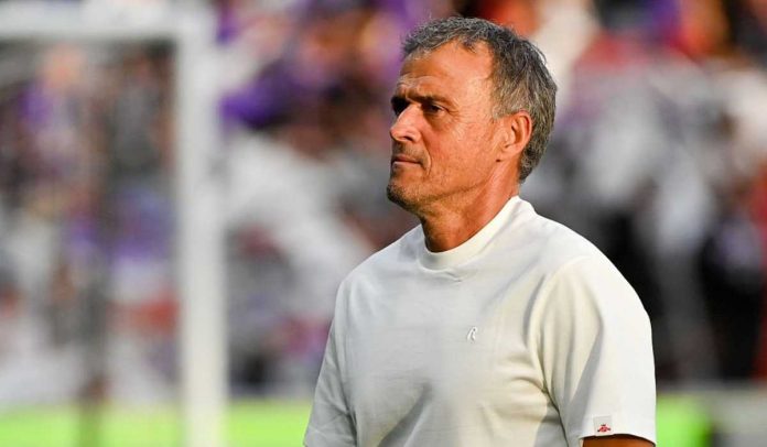 Gestur Luis Enrique di laga Toulouse FC vs Paris Saint-Germain