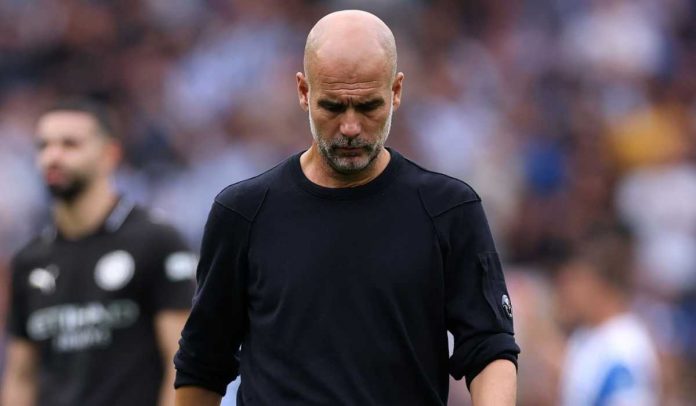 Gestur Pep Guardiola usai kekalahan Manchester City dari Brighton Gestur Pep Guardiola usai kekalahan Manchester City dari Brighton