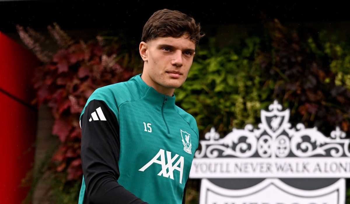 Giovanni Leoni menuju training centre Liverpool Giovanni Leoni menuju training centre Liverpool