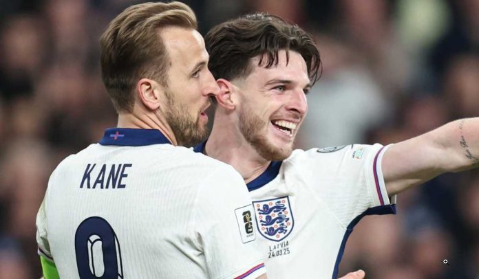 Harry Kane dan Declan Rice saat bersama di timnas Inggris Harry Kane dan Declan Rice saat bersama di timnas Inggris