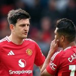 Harry Maguire berbicara dengan Casemiro