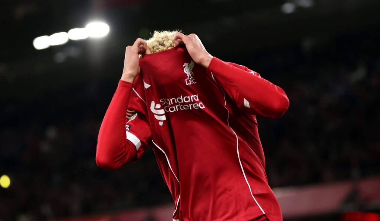 Hugo Ekitike saat perayaan gol berujung kartu merah