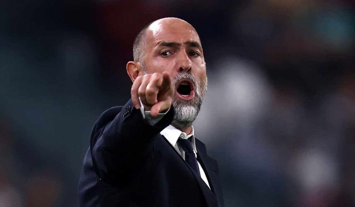 Igor Tudor memberi instruksi pada pemain Juventus