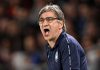 Ivan Juric memberi instruksi pada pemain Atalanta