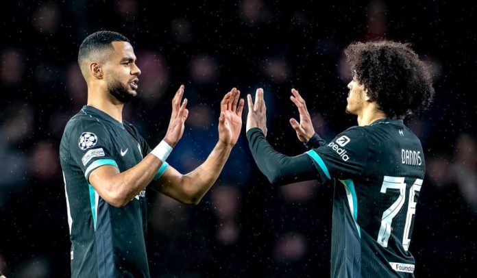 Jayden Danns merayakan gol Cody Gakpo selama laga melawan PSV di Liga Champions