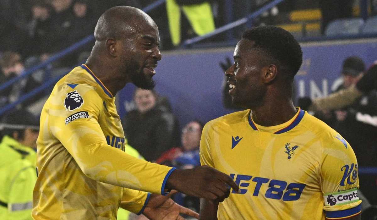 Jean-Philipp Mateta merayakan gol bersama Marc Guehi