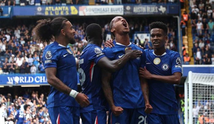 Joao Pedro merayakan gol ke gawang Fulham dengan rekan-rekannya Joao Pedro merayakan gol ke gawang Fulham dengan rekan-rekannya
