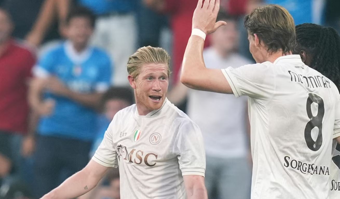 Kevin De Bruyne dan Scott McTominay pemain Napoli Kevin De Bruyne dan Scott McTominay pemain Napoli