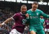 Kyle Walker coba hentikan laju Florian Wirtz