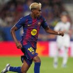 Barcelona Cegah Timnas Spanyol Panggil Lamine Yamal Usai Cedera Lamine Yamal dalam sebuah aksinya untuk Barcelona