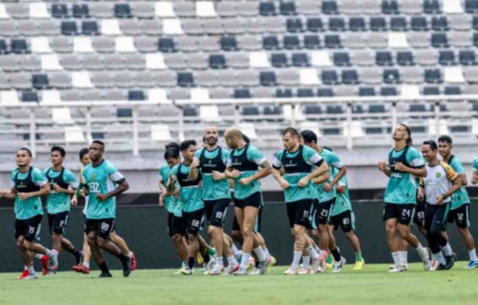 Latihan Persebaya Jelang Menjamu Semen Padang