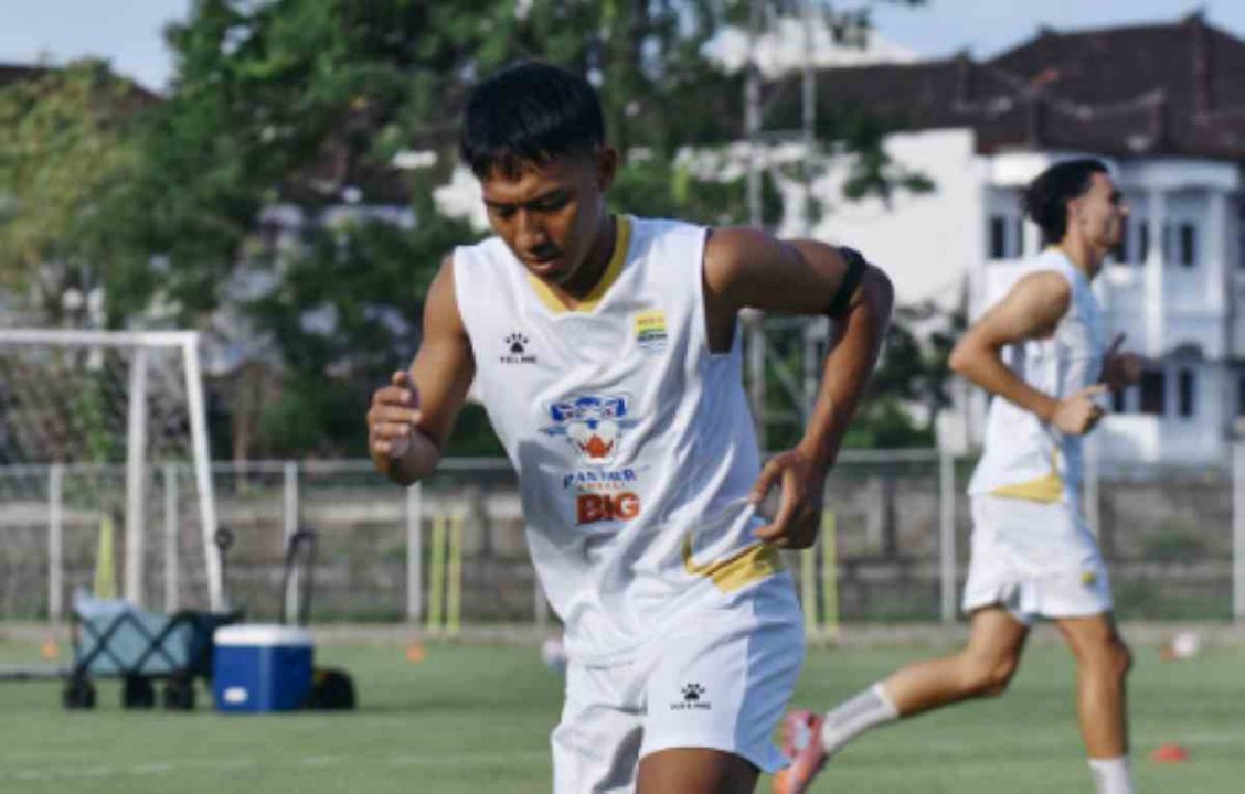 Latihan Skuad Persib Bandung Jelang Beraksi di Kandang Persita Tangerang