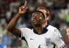 Marc Guehi merayakan gol perdananya untuk Inggris