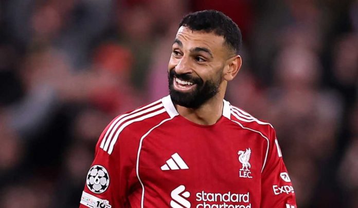 Mohamed Salah tersenyum selama laga Liverpool vs Atletico Madrid