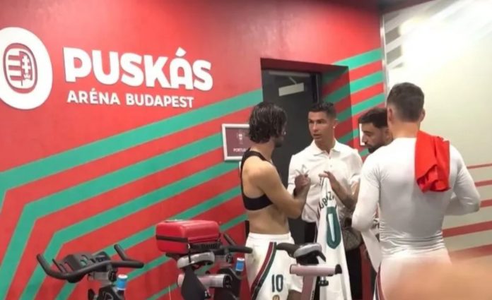 Momen saat Cristiano Ronaldo menolak memberikan jerseynya ke Dominik Szoboszlai Momen saat Cristiano Ronaldo menolak memberikan jerseynya ke Dominik Szoboszlai
