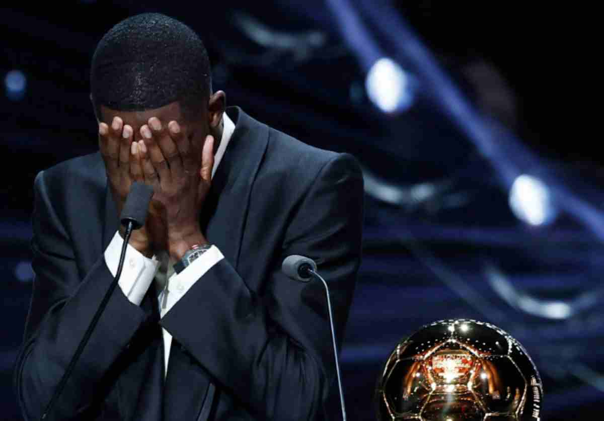 Ousmane Dembele Menangis Saat Menerima Ballon d'Or Ousmane Dembele Menangis Saat Menerima Ballon d'Or