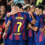 Para pemain Barcelona merayakan gol Lamine Yamal