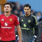 Para pemain Manchester United meninggalkan lapangan usai derbi Manchester