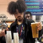Pekerja bar Manchester City kepergok kenakan jersey Manchester United