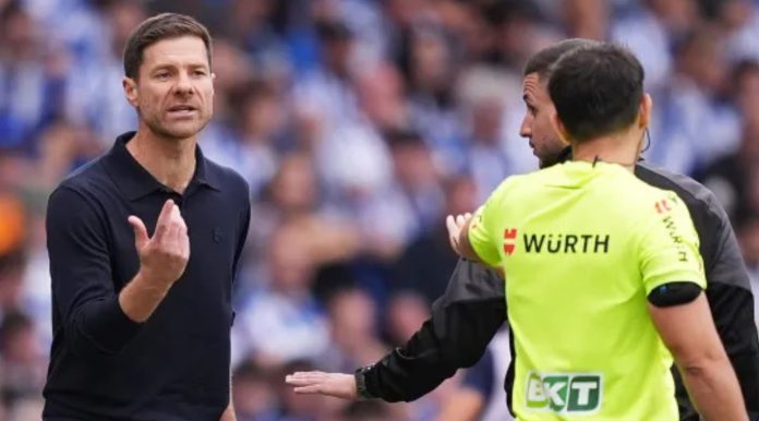 Pelatih Real Madrid Xabi Alonso memprotes wasit Pelatih Real Madrid Xabi Alonso memprotes wasit