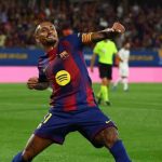 Raphinha Usai Mencetak Gol ke Gawang Valencia