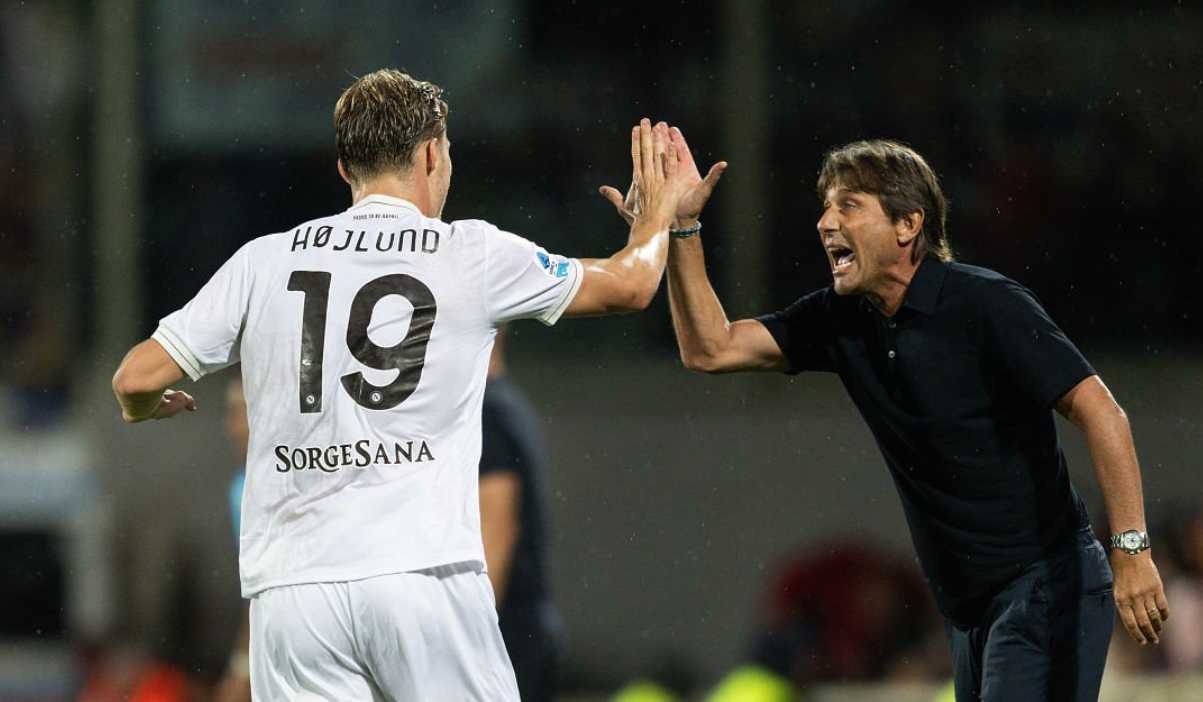 Rasmus Hojlund merayakan gol bersama Antonio Conte