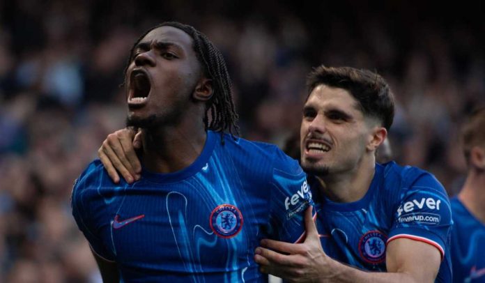 Romeo Lavia merayakan gol bersama Pedro Neto