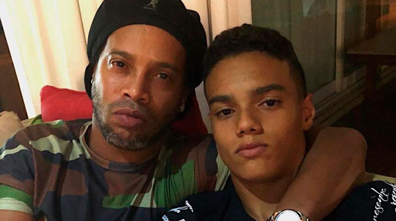 Ronaldinho dan putranya Joao Mendes Ronaldinho dan putranya Joao Mendes