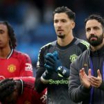 Ruben Amorim bertepuk tangan ke fans usai derbi Manchester