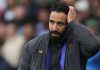 Ruben Amorim memegang kepala selama laga Manchester City vs Manchester United