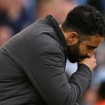 Ruben Amorim tertunduk selama kekalahan Manchester United dari Manchester City