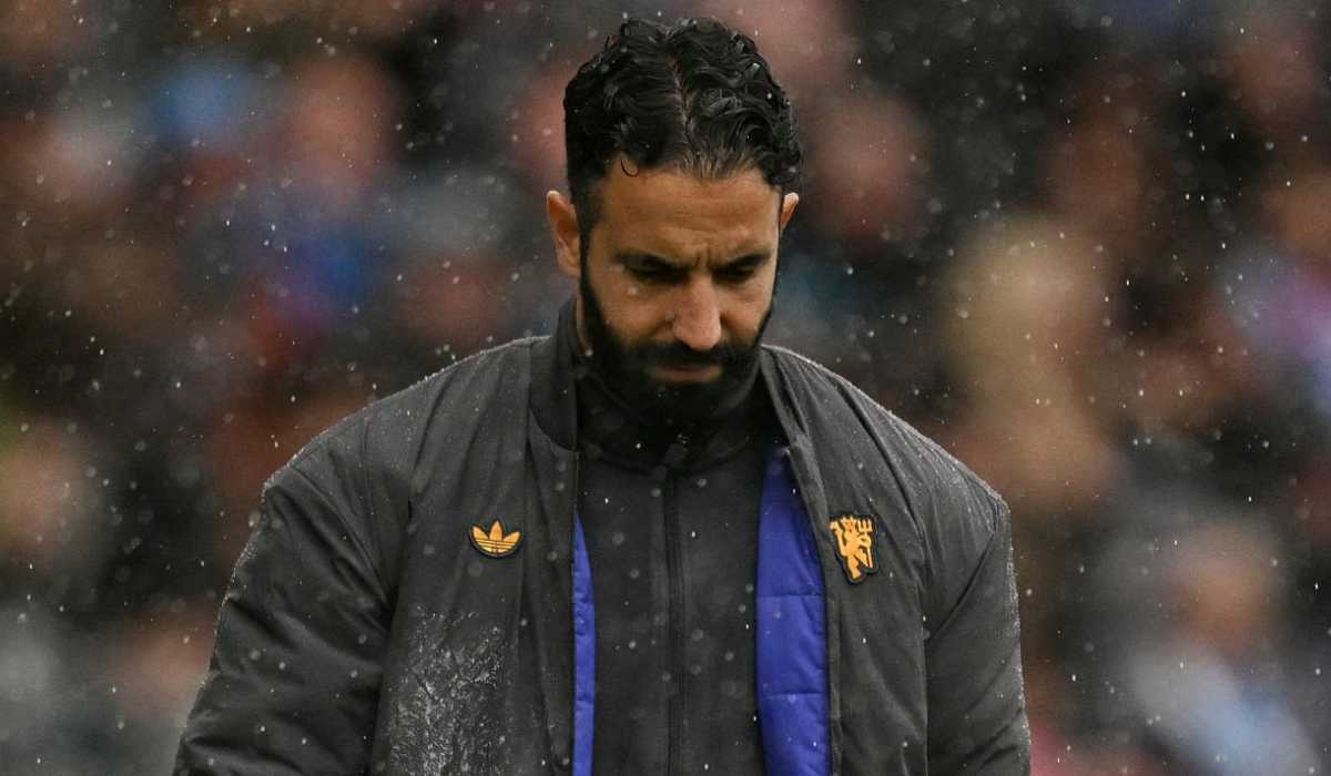 Ruben Amorim tertunduk usai kekalahan Manchester United dari Manchester City