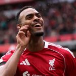 Ryan Gravenberch merayakan gol ke gawang Everton