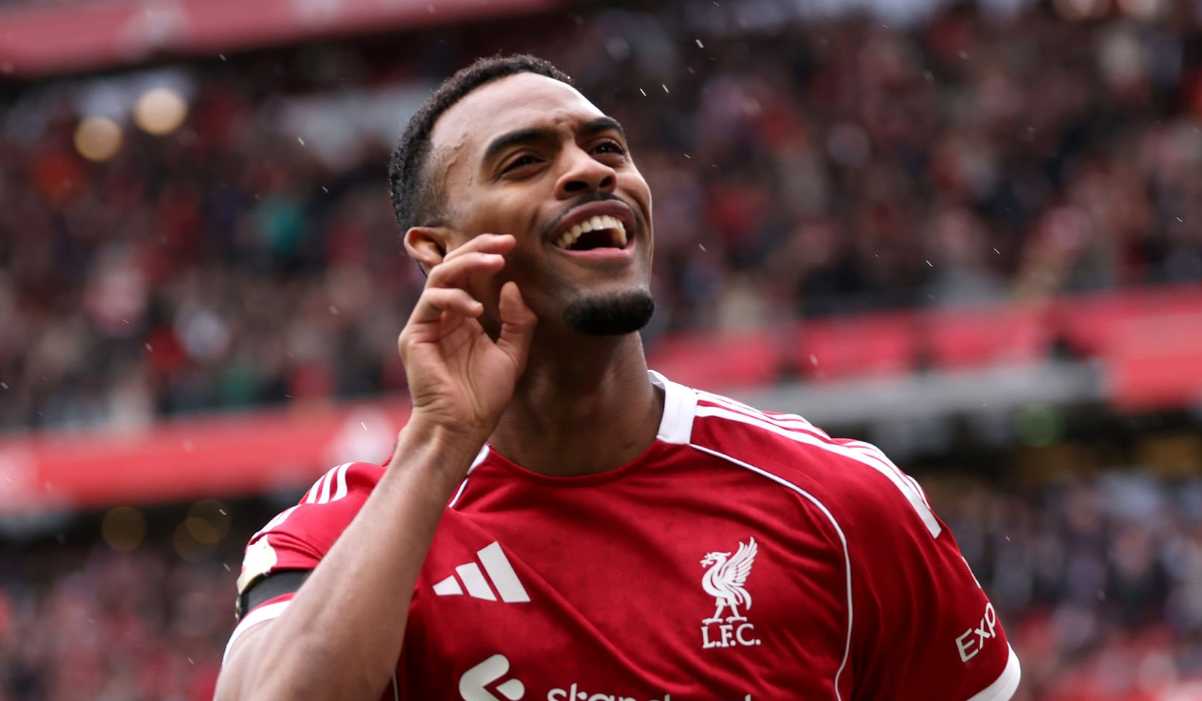 Ryan Gravenberch merayakan gol ke gawang Everton Ryan Gravenberch merayakan gol ke gawang Everton