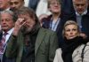 Sir Jim Ratclifee tertunduk selama laga Manchester City vs Manchester United