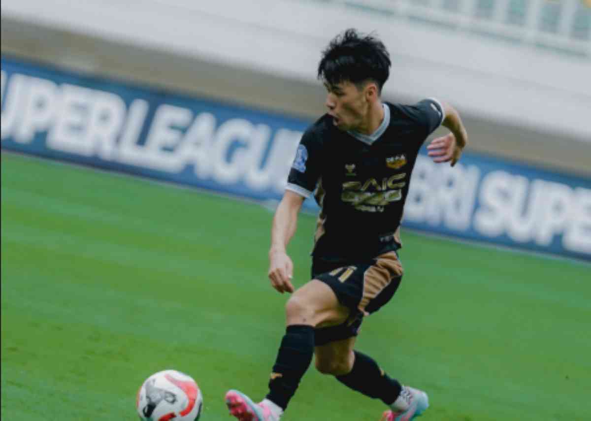 Taisei Marukawa dalam aksinya untuk Dewa United saat Menjamu PSBS Biak Taisei Marukawa dalam aksinya untuk Dewa United saat Menjamu PSBS Biak