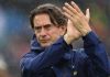 Thomas Frank bertepuk tangan ke fans usai laga Brighton vs Tottenham