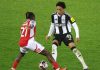 Travis Hernes pemain Newcastle United