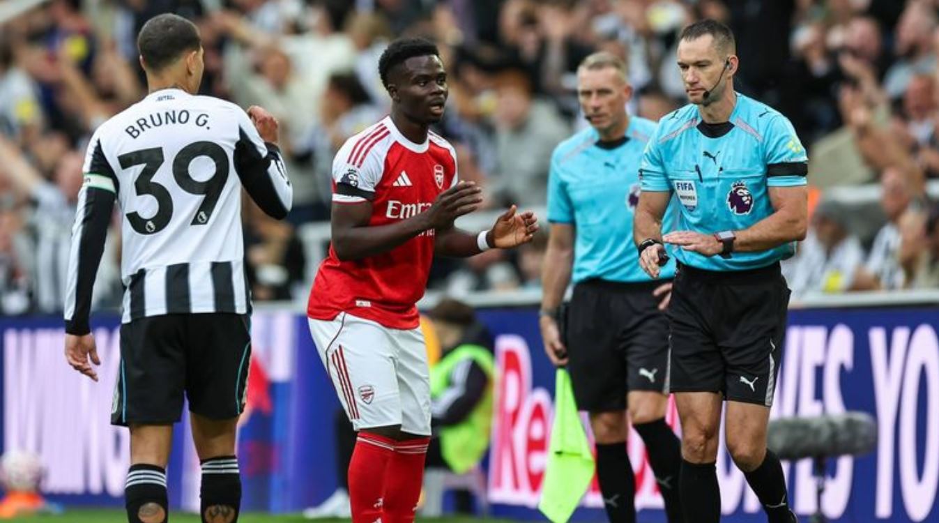 Wasit kontroversial yang batalkan penalti Arsenal Wasit kontroversial yang batalkan penalti Arsenal