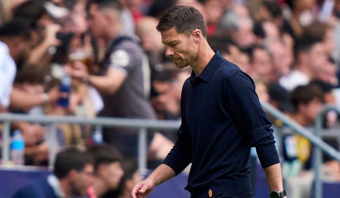 Xabi Alonso tertunduk lesu usai kekalahan Real Madrid dari Atletico Madrid