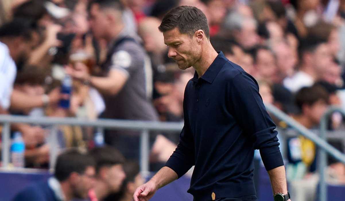 Xabi Alonso tertunduk lesu usai kekalahan Real Madrid dari Atletico Madrid