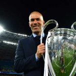 Zinedine Zidane saat mengangkat trofi Liga Champions