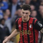 Aksi Alex Jimenez di laga Leeds vs Bournemouth