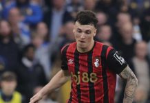 Aksi Alex Jimenez di laga Leeds vs Bournemouth